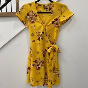 🌟3/$15 🛍 Yellow Wrap Dress